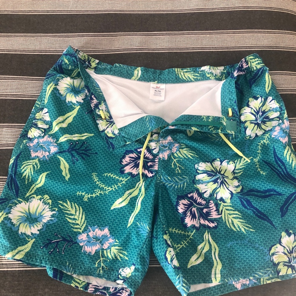 Men’s Vineyard Vines swim trunks XL. not new. - Picture 5 of 7
